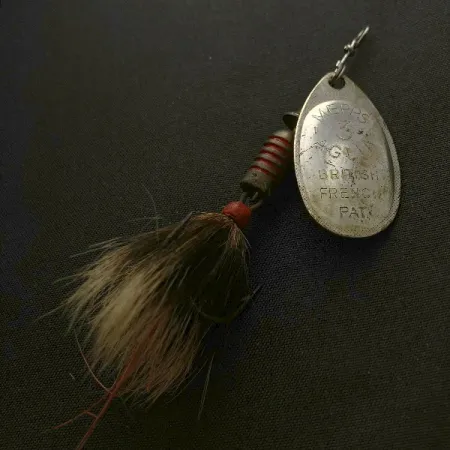 Mepps Aglia 3 mit Eichhörnchenschwanz (1960er Jahre)